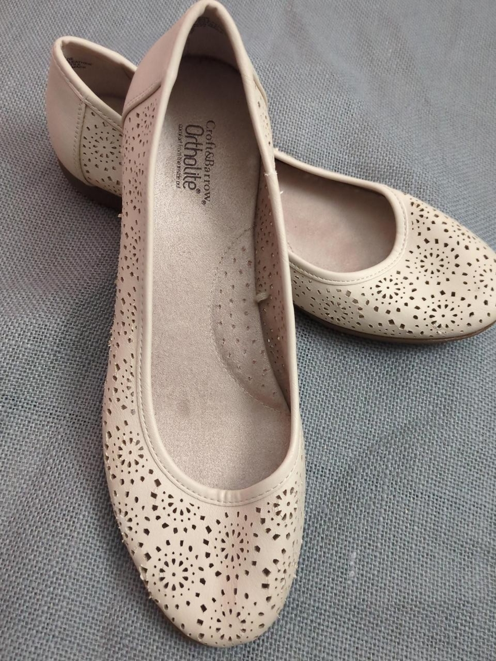 Croft And Barrow Women’s Cream Laser-Cut Ballet Flats
